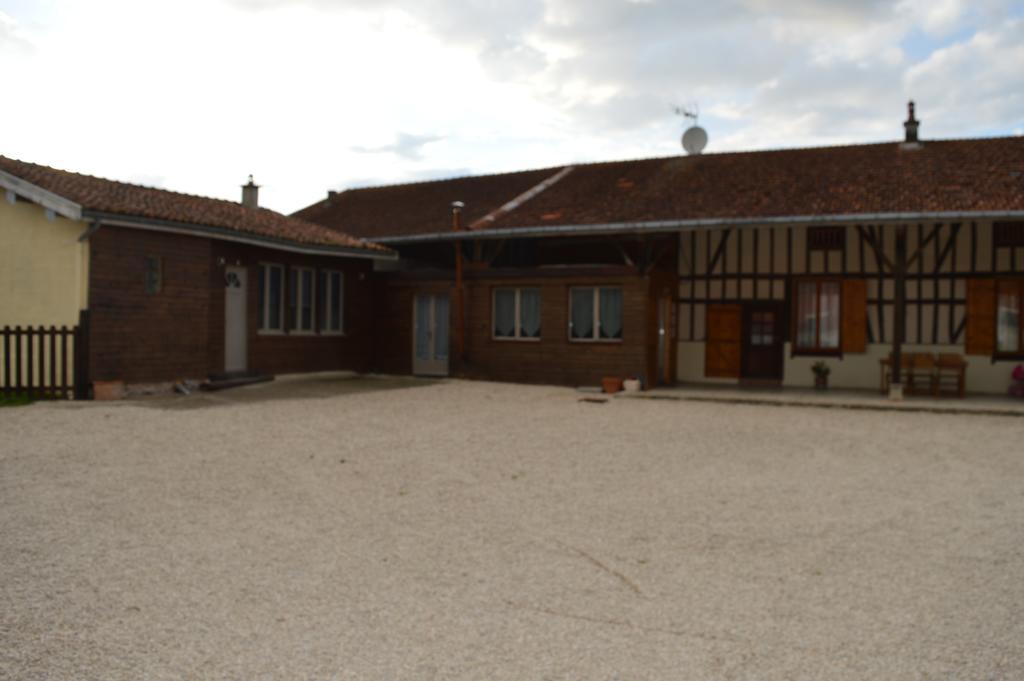 Au Passage Des Grues Bed & Breakfast Drosnay Exterior photo